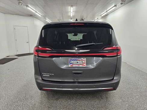 Used 2023 Chrysler Pacifica Touring-L FWD image 5