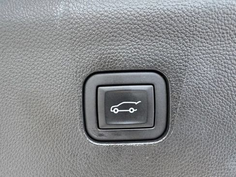 Used 2023 Buick Enclave Avenir w/ Avenir Technology Package FWD image 9