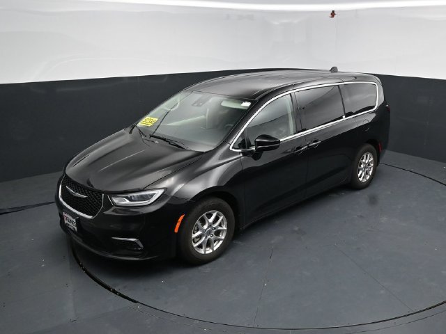 Used 2024 Chrysler Pacifica Touring-L FWD image 36