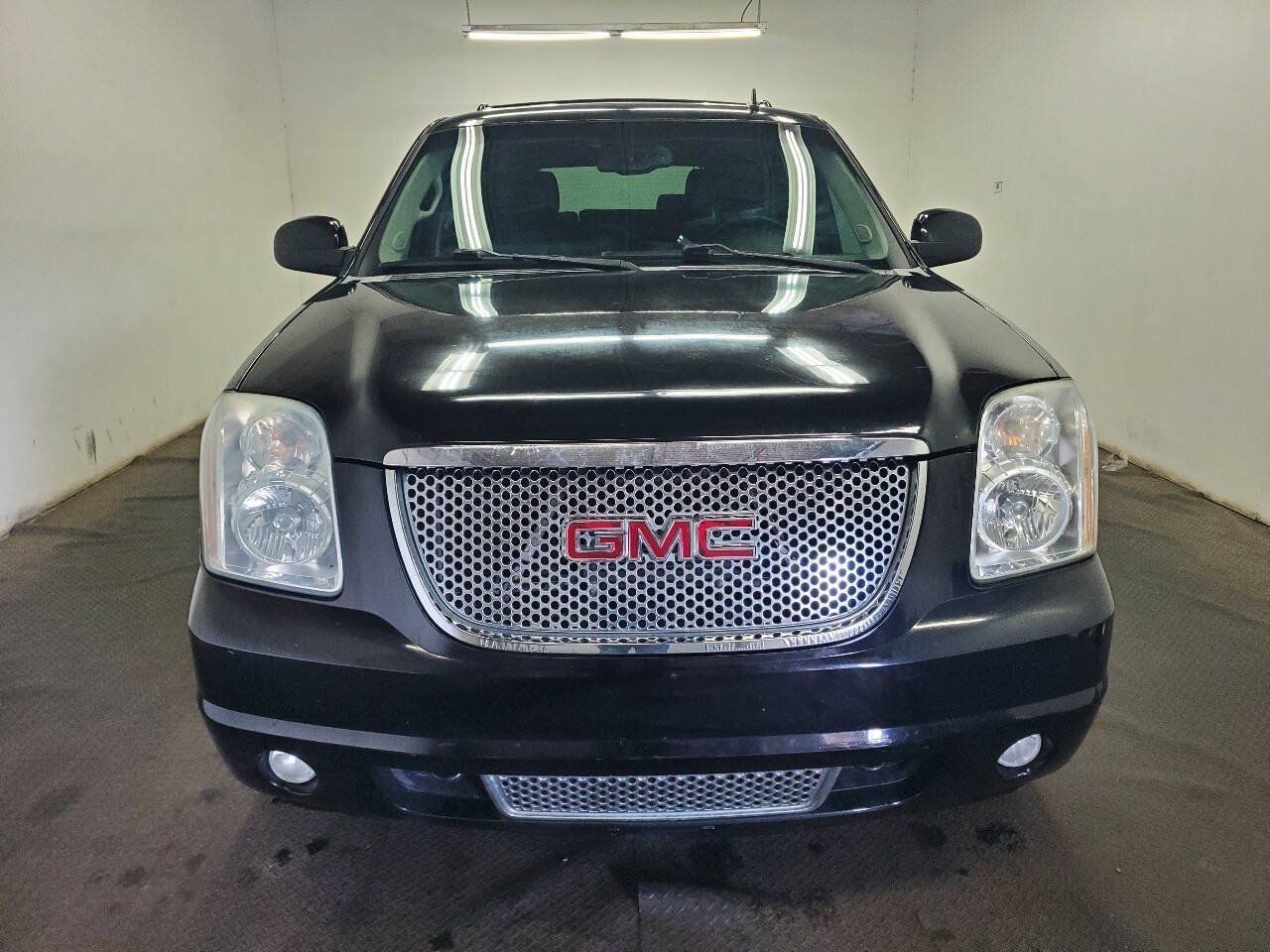 Used 2014 GMC Yukon Denali AWD/4WD image 2