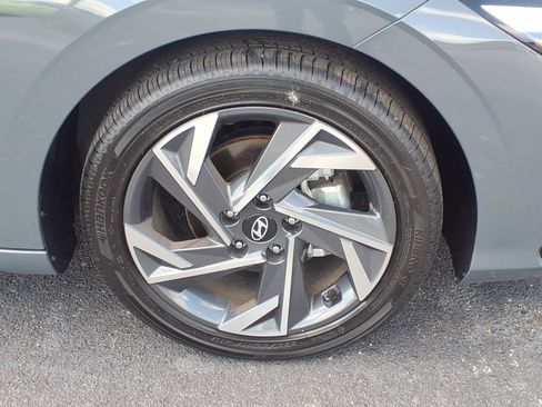 Used 2026 Hyundai Elantra Limited w/ Cargo Package FWD image 9