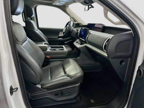 Used 2025 Ford Expedition Active AWD/4WD image 35