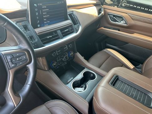 Used 2024 Chevrolet Tahoe High Country w/ Advanced Technology Package AWD/4WD image 36