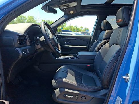 Used 2025 Honda Pilot TrailSport image 13