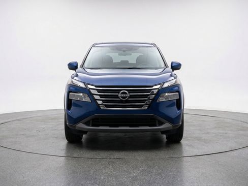 Used 2025 Nissan Rogue SV FWD image 2