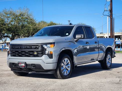 Used 2024 Chevrolet Silverado 1500 Custom image 3