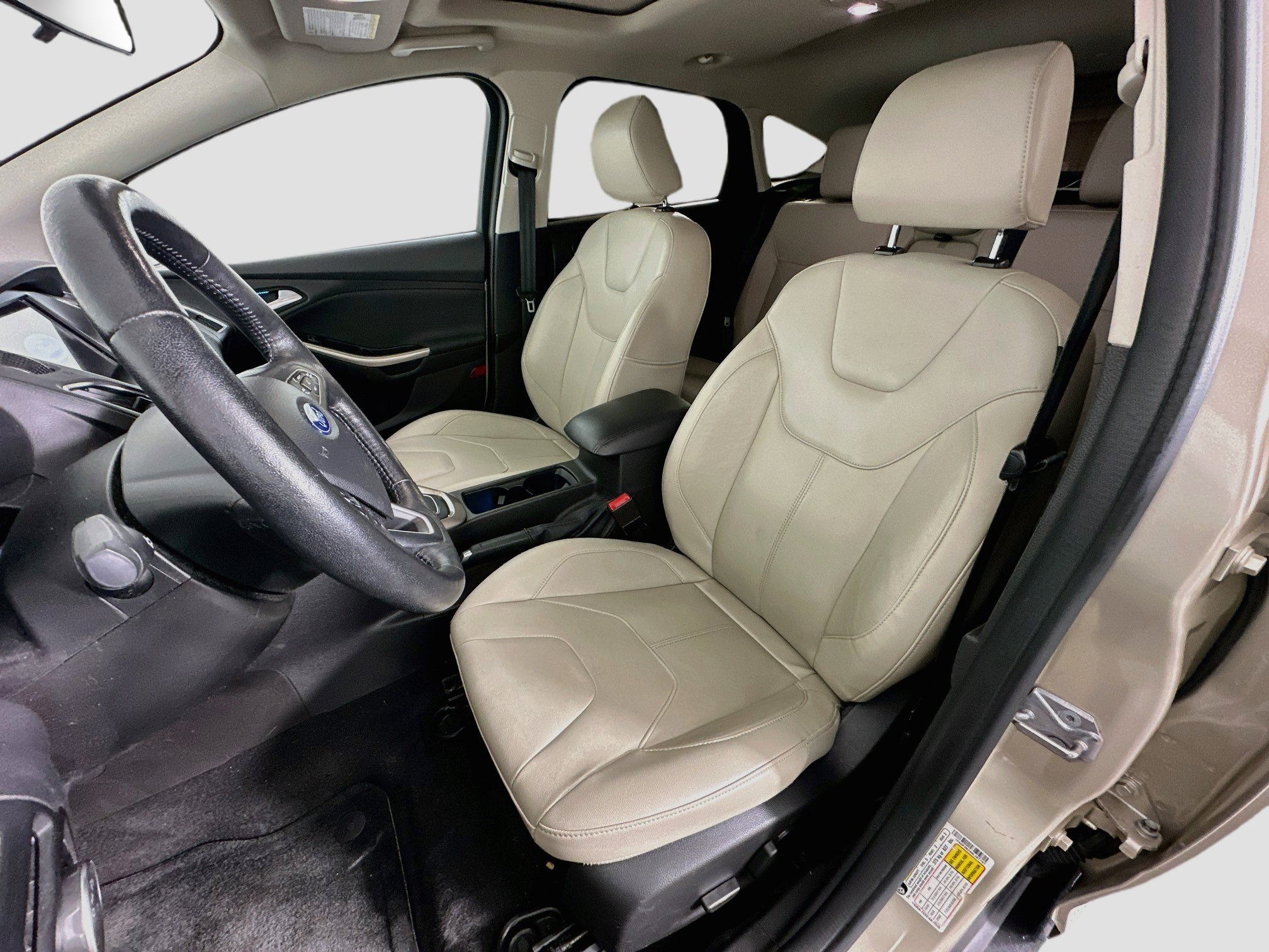 Used 2017 Ford Focus Titanium FWD image 13