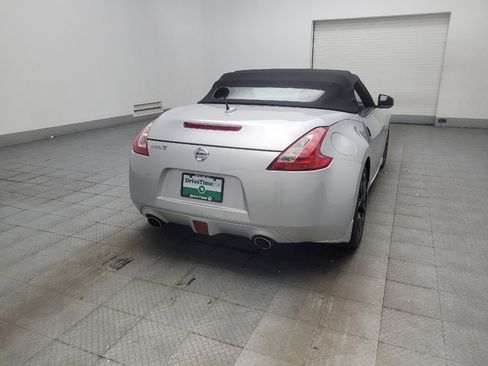 Used 2016 Nissan 370Z Roadster RWD image 9