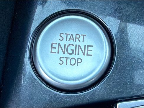 Used 2023 Volkswagen Tiguan SE R-Line image 36