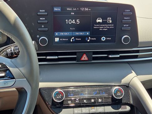 Used 2025 Hyundai Elantra Sport FWD image 16