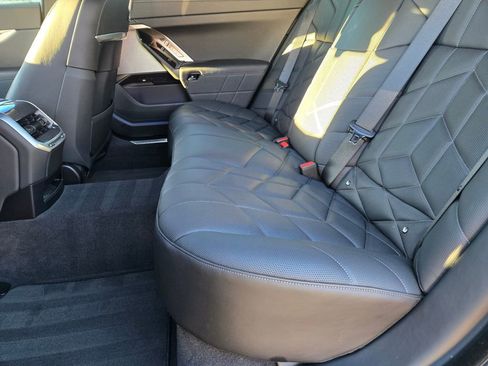 Used 2023 BMW 760i xDrive w/ Parking Assistance Package image 11