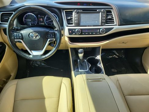 Used 2019 Toyota Highlander XLE FWD image 27