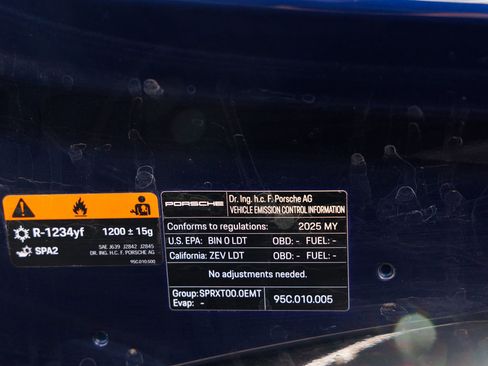 Certified 2025 Porsche Macan 4S Electric AWD/4WD image 45