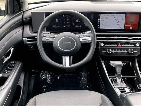 Certified 2025 Hyundai Tucson SE FWD image 5