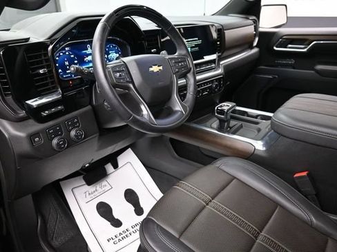 Used 2025 Chevrolet Silverado 1500 High Country AWD/4WD image 19