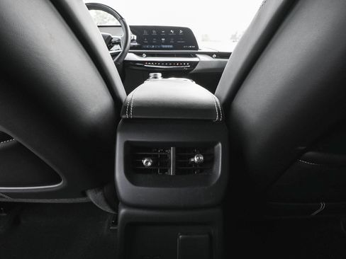 Used 2025 Cadillac Optiq Luxury 1 AWD/4WD image 41