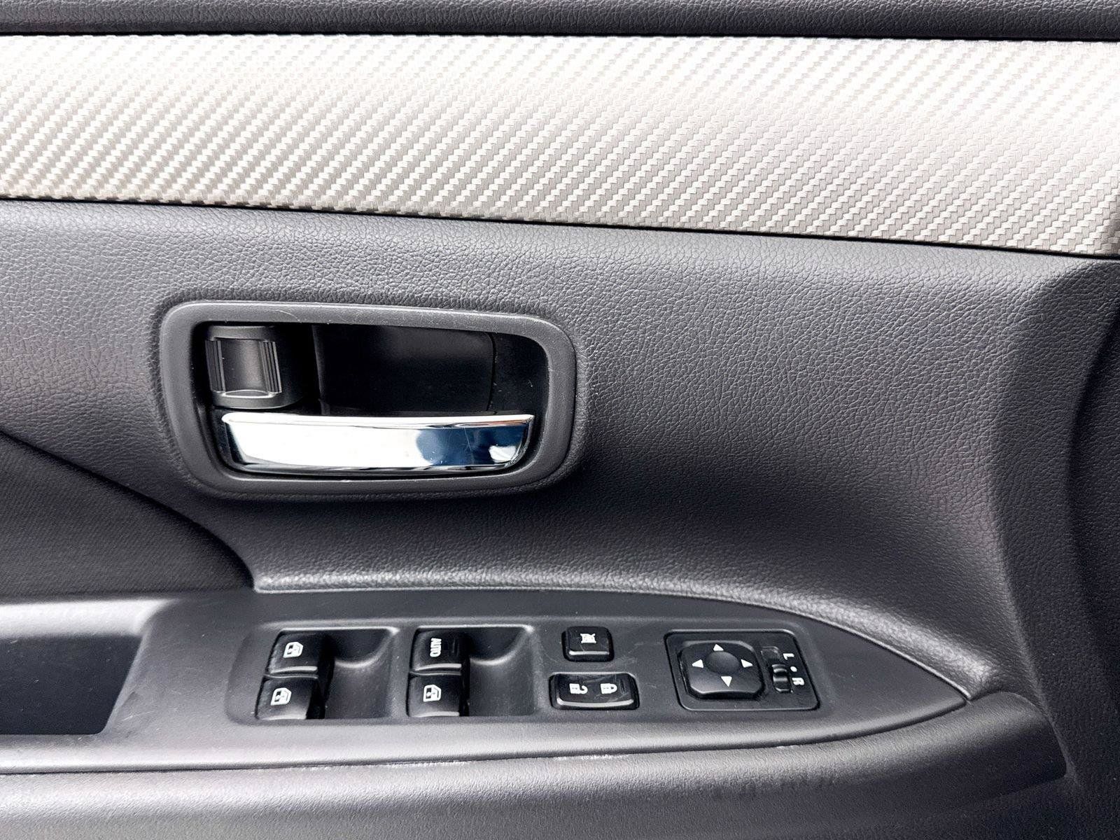 Used 2016 Mitsubishi Outlander SE FWD image 17