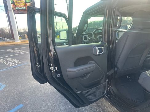 New 2025 Jeep Gladiator Sport image 15