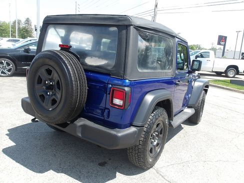 Used 2019 Jeep Wrangler Sport AWD/4WD image 7
