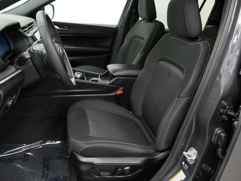 Certified 2025 Jeep Grand Cherokee L Laredo AWD/4WD image 16