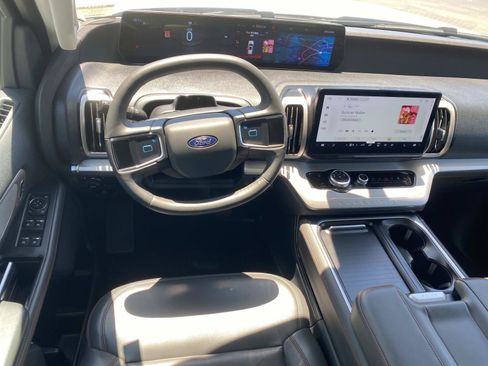 Used 2025 Ford Expedition Active AWD/4WD image 15