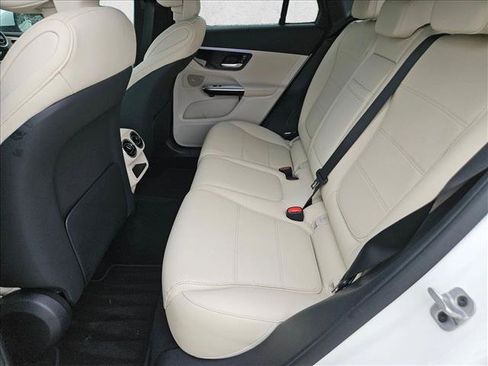 Used 2025 Mercedes-Benz GLC 300 image 18
