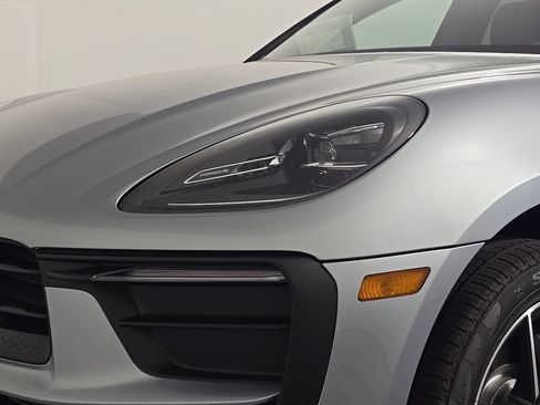 Certified 2026 Porsche Macan AWD/4WD image 12
