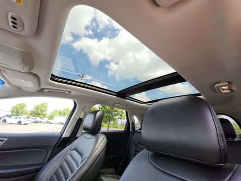 Used 2016 Ford Edge SEL w/ Equipment Group 201A AWD/4WD image 2