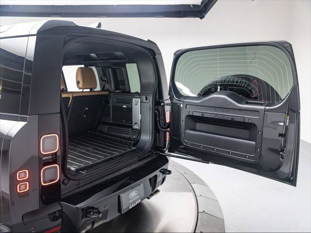 New 2026 Land Rover Defender 110 X-Dynamic SE AWD/4WD image 36