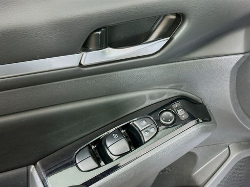 Used 2024 Nissan Altima 2.5 SR image 15