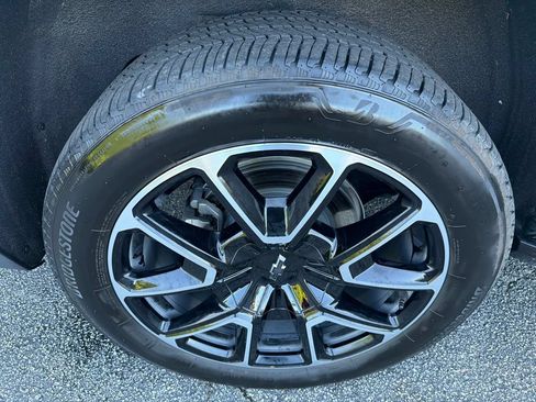 Used 2025 Chevrolet Suburban RST RWD image 17