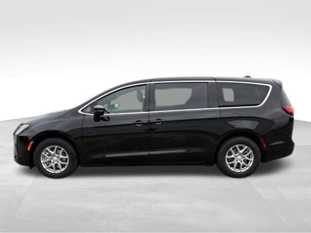 New 2027 Chrysler Pacifica Select FWD image 13