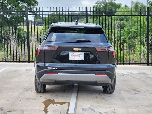 New 2027 Chevrolet Equinox LT w/ Convenience Package II FWD image 8