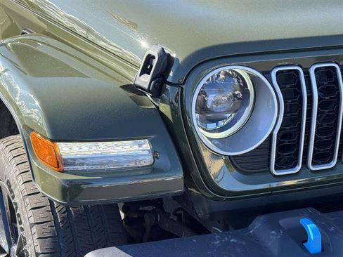 Used 2024 Jeep Wrangler Unlimited Sahara image 7