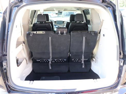 Used 2024 Chrysler Pacifica Touring-L FWD image 60