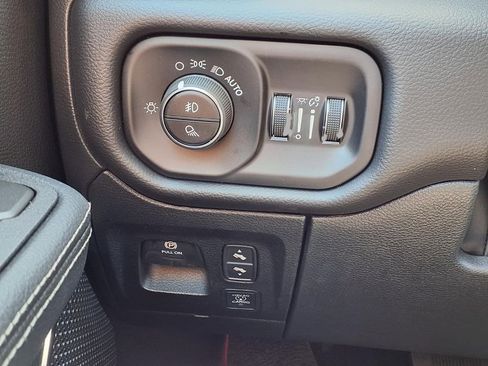 New 2026 RAM 1500 Laramie AWD/4WD image 15
