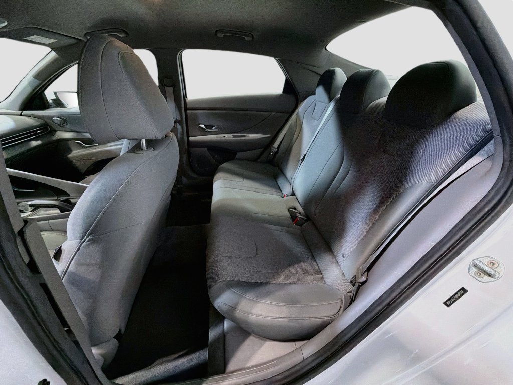 Used 2021 Hyundai Elantra SE FWD image 23