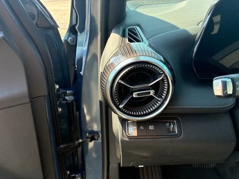 Used 2025 Chevrolet Equinox LT w/ Convenience Package II image 11