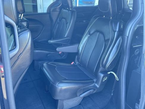Used 2025 Chrysler Pacifica Select FWD image 24