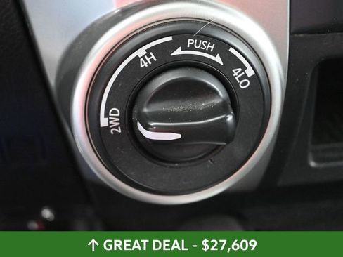 Used 2021 Nissan Titan SV w/ SV Convenience Package image 27