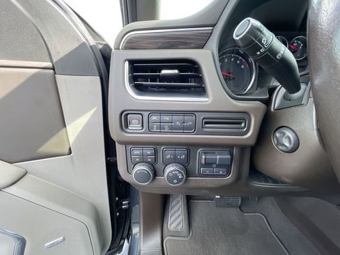 Used 2021 Chevrolet Suburban Z71 w/ Z71 Signature Package AWD/4WD image 18
