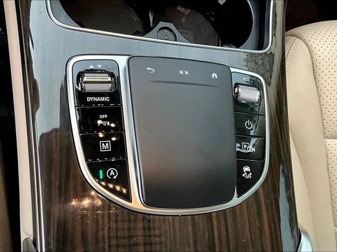 Used 2022 Mercedes-Benz GLC 300 4MATIC w/ Premium Package Lite image 17
