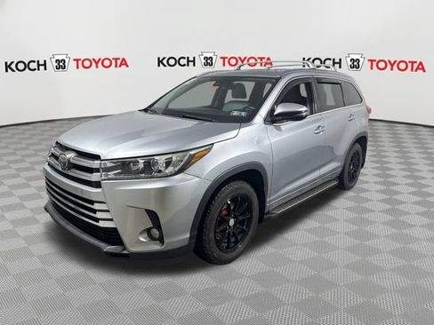 Used 2017 Toyota Highlander Limited AWD/4WD image 3