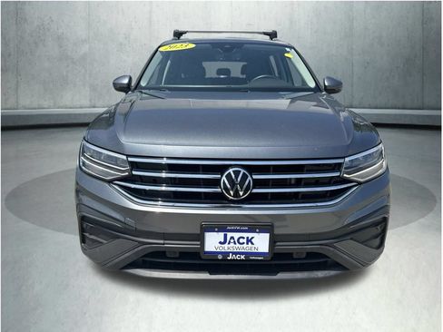 Used 2023 Volkswagen Tiguan SE w/ Panoramic Sunroof Package AWD/4WD image 11
