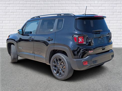 Used 2023 Jeep Renegade Altitude w/ Sun/Sound Group AWD/4WD image 3