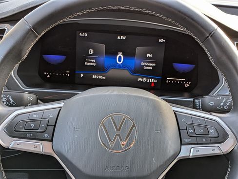 Used 2022 Volkswagen Tiguan SE image 20