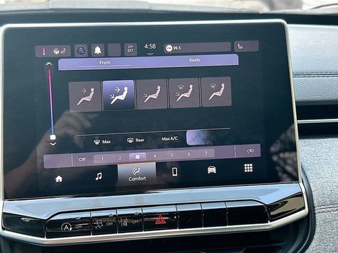 Used 2023 Jeep Compass Latitude image 16