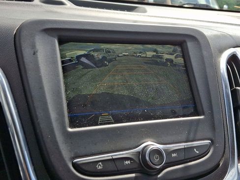 Used 2019 Chevrolet Equinox LT FWD image 16