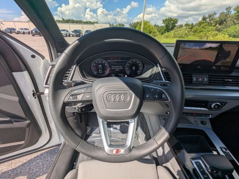 Certified 2025 Audi Q5 Prestige image 32