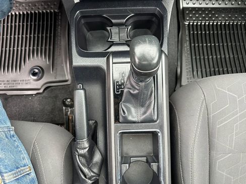 Used 2017 Toyota Tacoma TRD Sport AWD/4WD image 18
